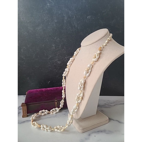 Vintage Shell Beaded Necklace - Picture 2 of 10